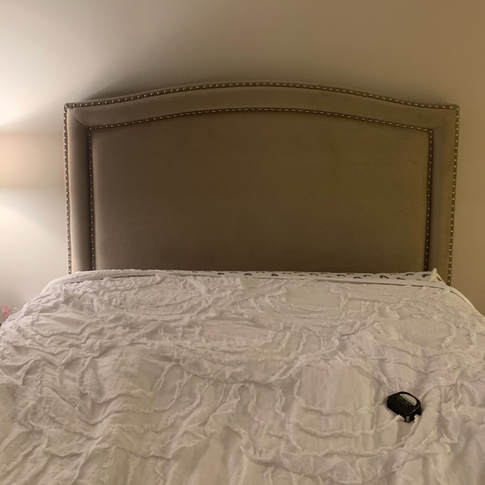 White ruffle Bedspread and Pillowcase Shams
